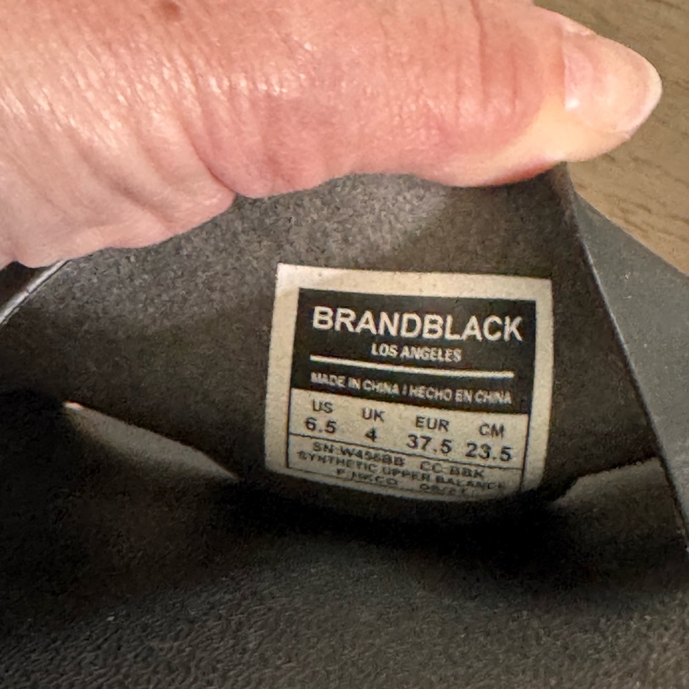 BRANDBLACK
Kashiba Lux Slides size 6.5 - Picture 6 of 6